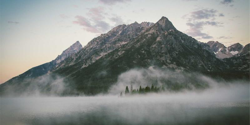 战略人力资源外包：鸿运商务咨询如何优化企业人才结构并降低运营成本